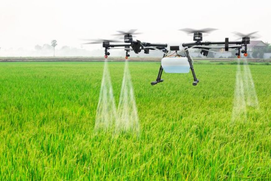 Chàng trai Việt phát triển drone làm nông nghiệp 4.0